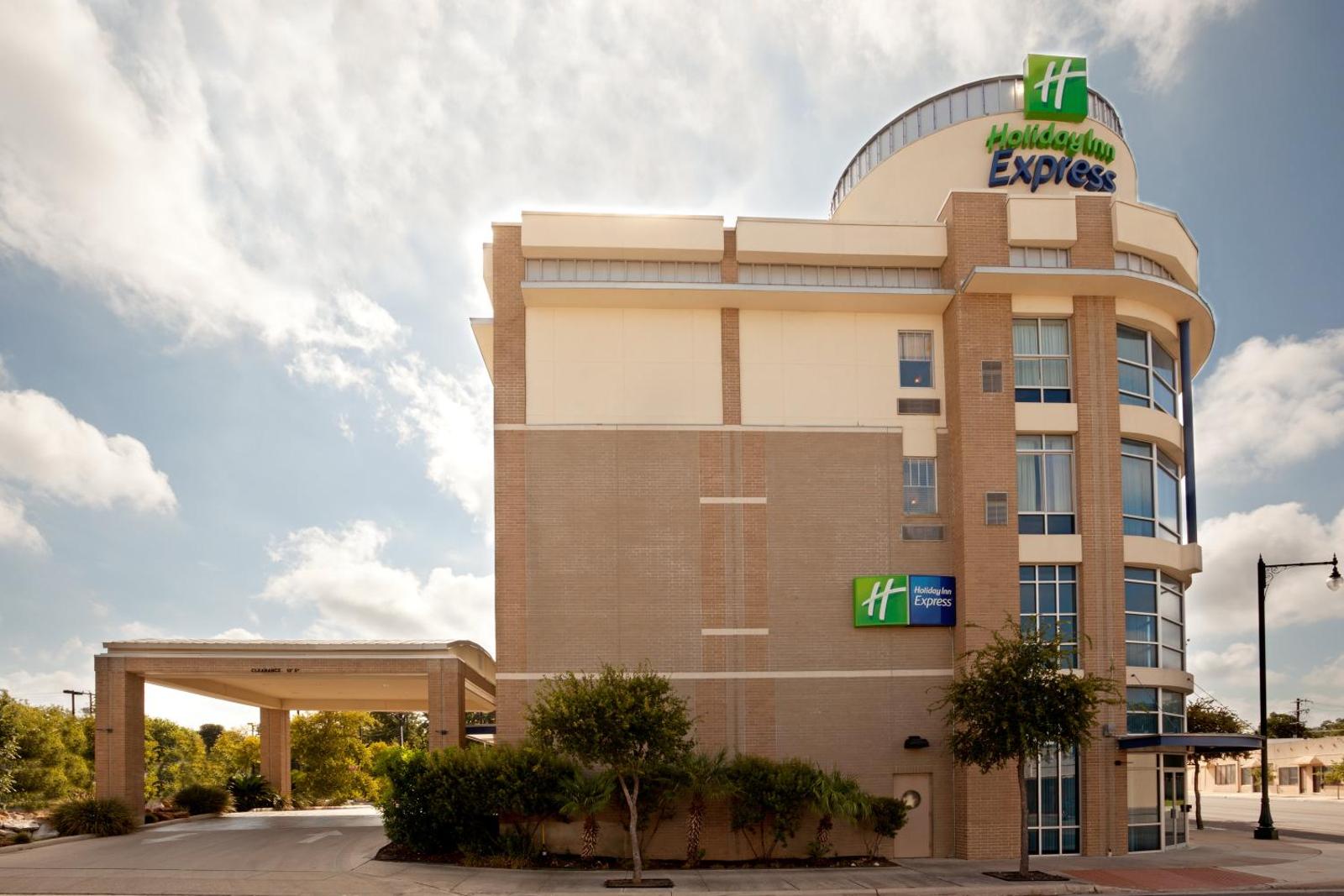 Holiday Inn Express Hotel & Suites San Antonio - Rivercenter Area