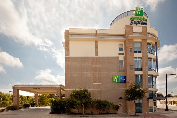 Holiday Inn Express Hotel & Suites San Antonio - Rivercenter Area image 1