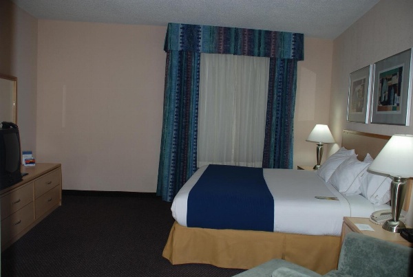 Holiday Inn Express Hotel & Suites San Antonio - Rivercenter Area image 3